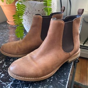 Clarks size 7 Chelsea boot